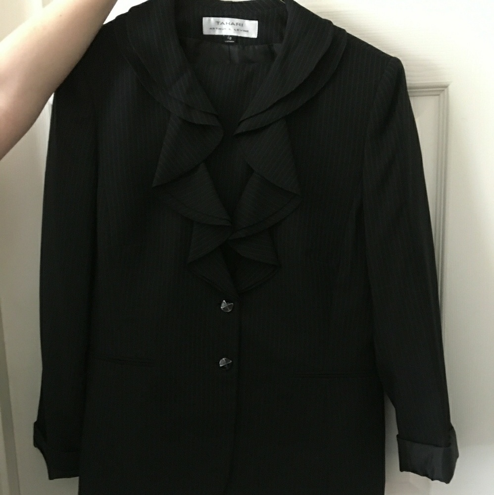 TAHARI Woman's pants suit